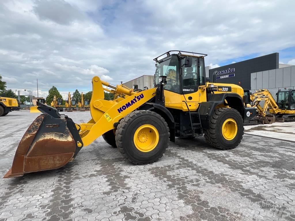 Komatsu WA320-7 Pale gommate