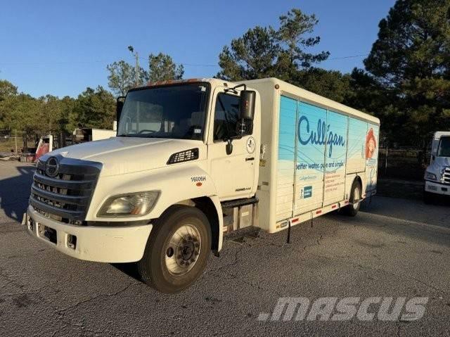 Hino 338 Camion per la consegna bevande