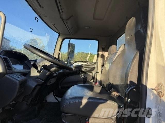 Hino 338 Camion per la consegna bevande