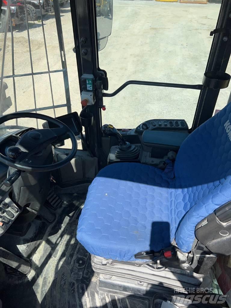 Komatsu WA 270-8 Pale gommate