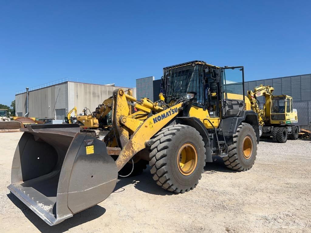Komatsu WA 270-8 Pale gommate