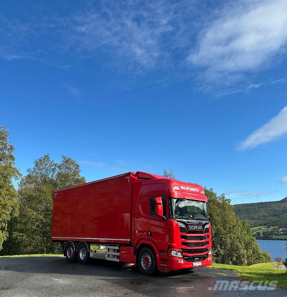 Scania R 590 Autocarri per segatura e cippato