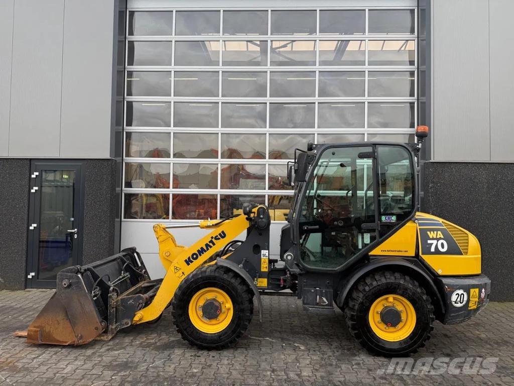 Komatsu WA70-7 Pale gommate