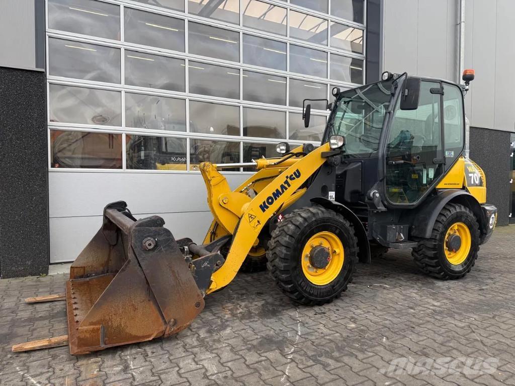 Komatsu WA70-7 Pale gommate