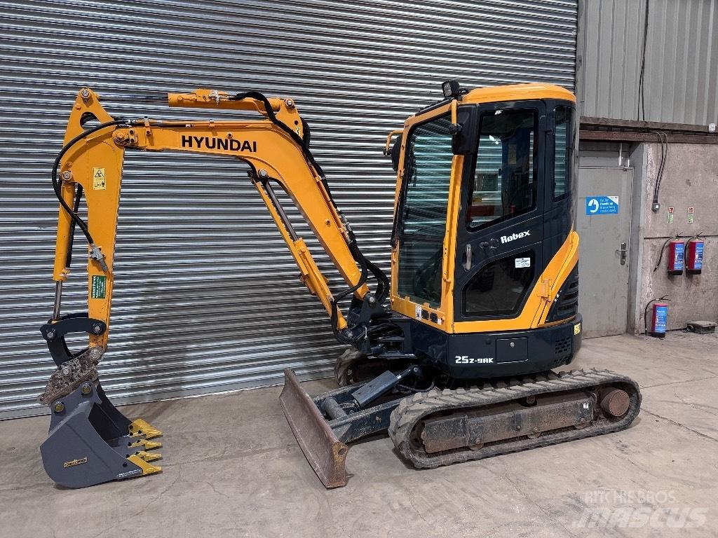 Hyundai R25Z-9 AK Miniescavatori