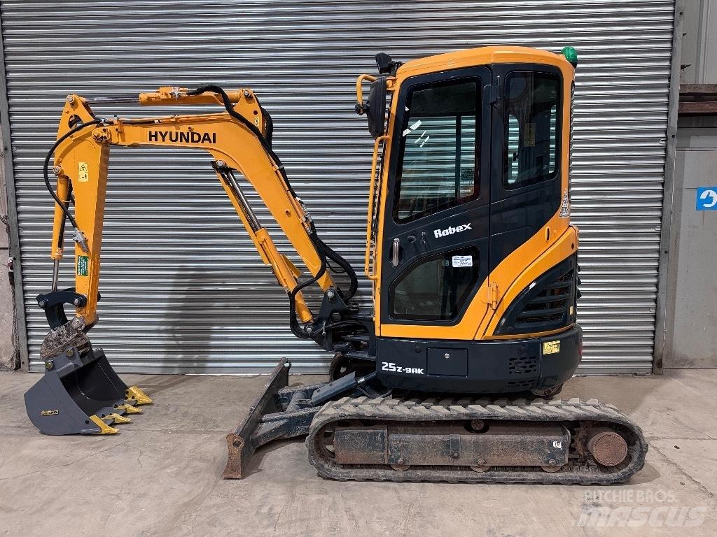 Hyundai R25Z-9 AK Miniescavatori