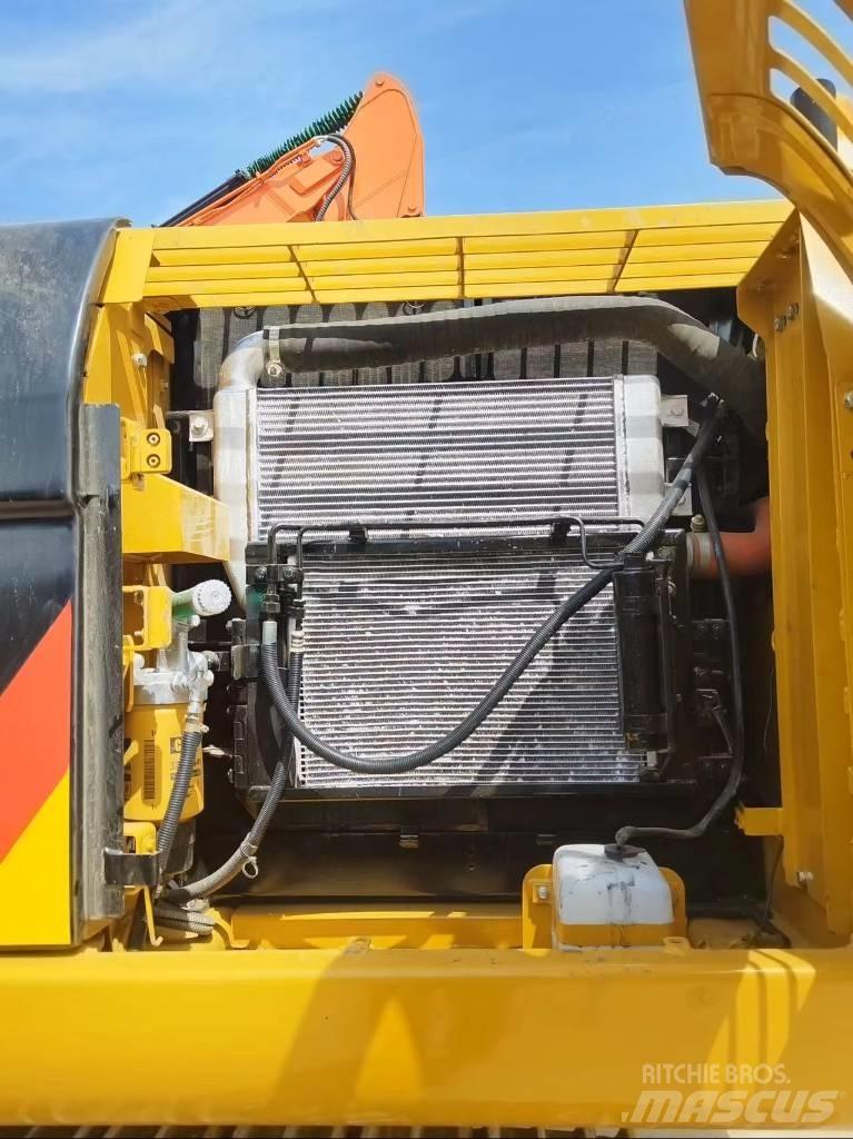 CAT 320 D 2 Escavatori medi 7t - 12t