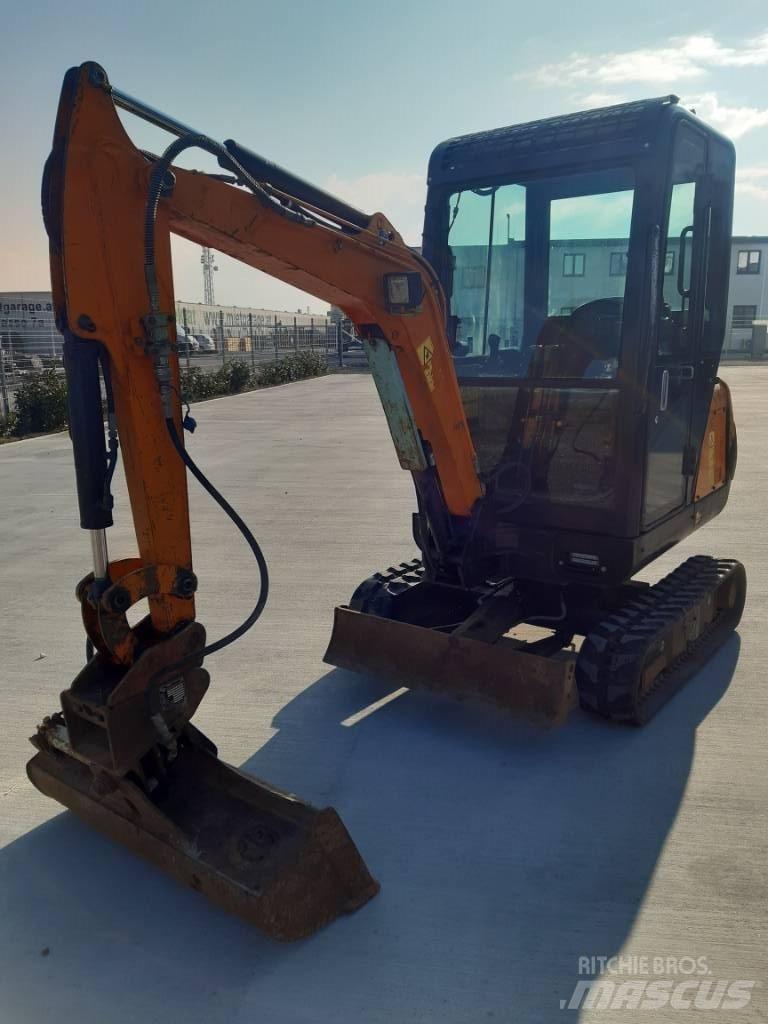 Hanix N 15B Miniescavatori