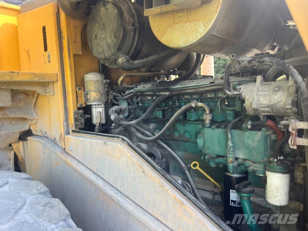 Volvo L 120 E Pale gommate