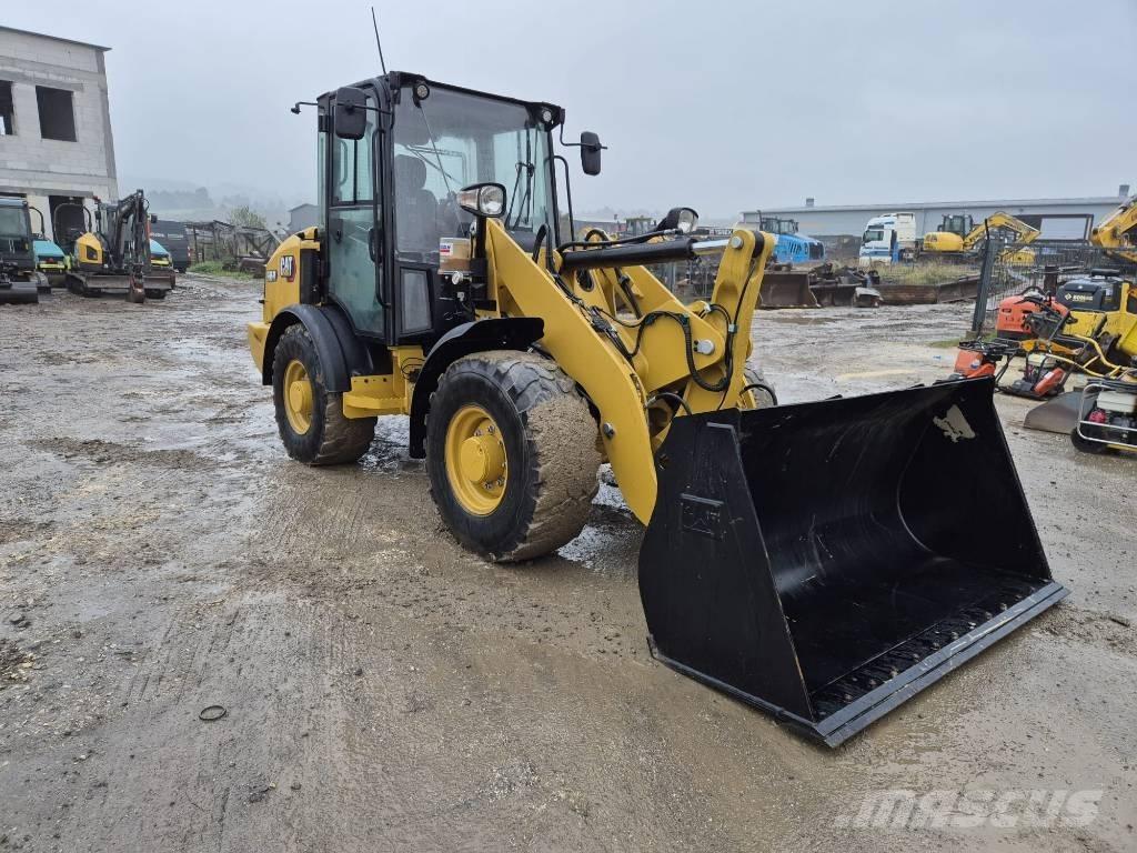 CAT 906M Pale gommate