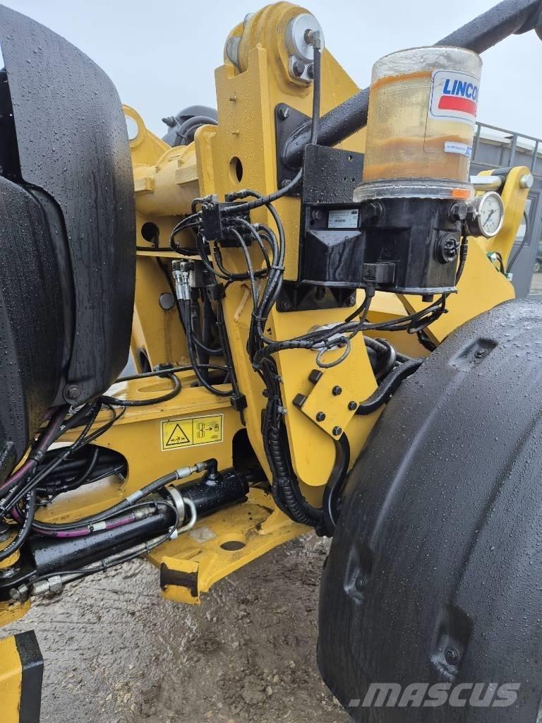 CAT 906M Pale gommate