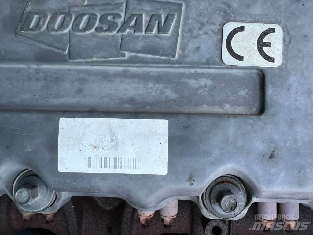 Doosan DX170W Escavatori gommati