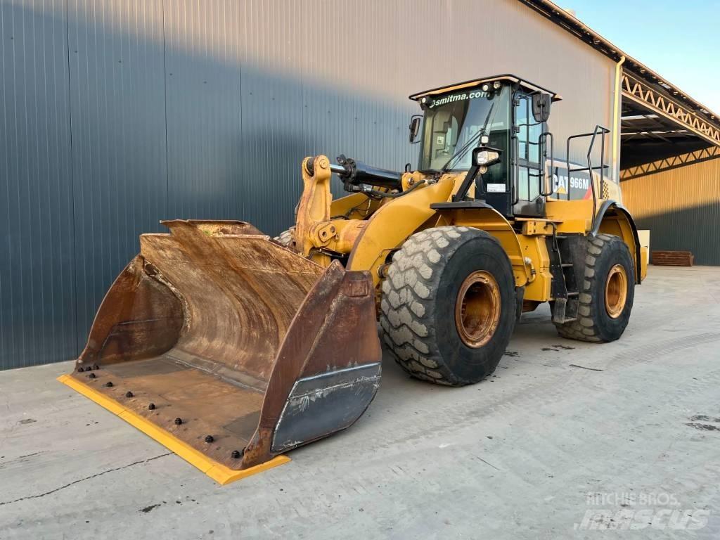 CAT 966M Pale gommate