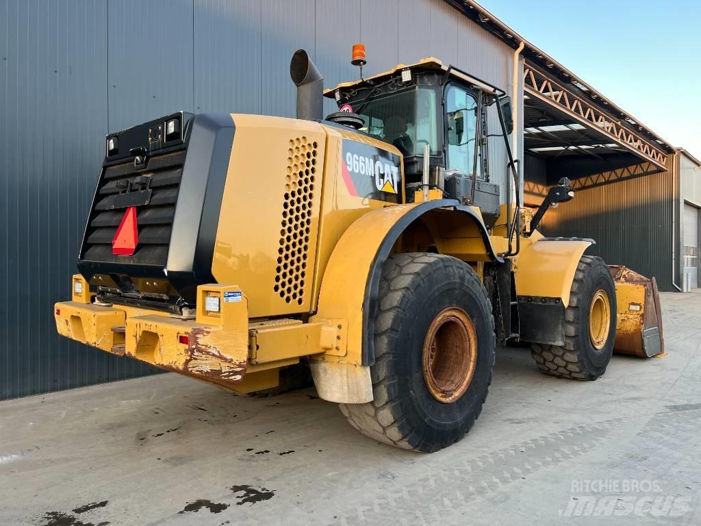 CAT 966M Pale gommate