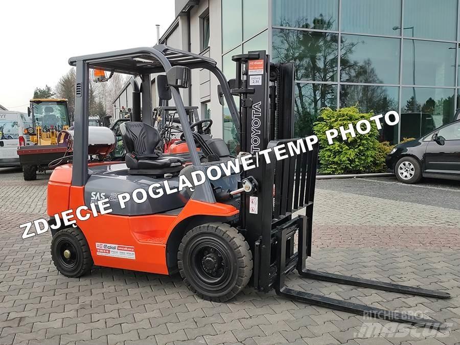 Toyota 42-7FGF25 Carrelli elevatori GPL