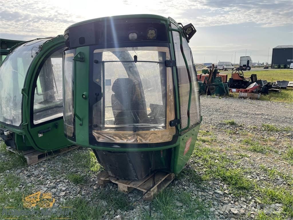 John Deere 1010E Cabine e interni