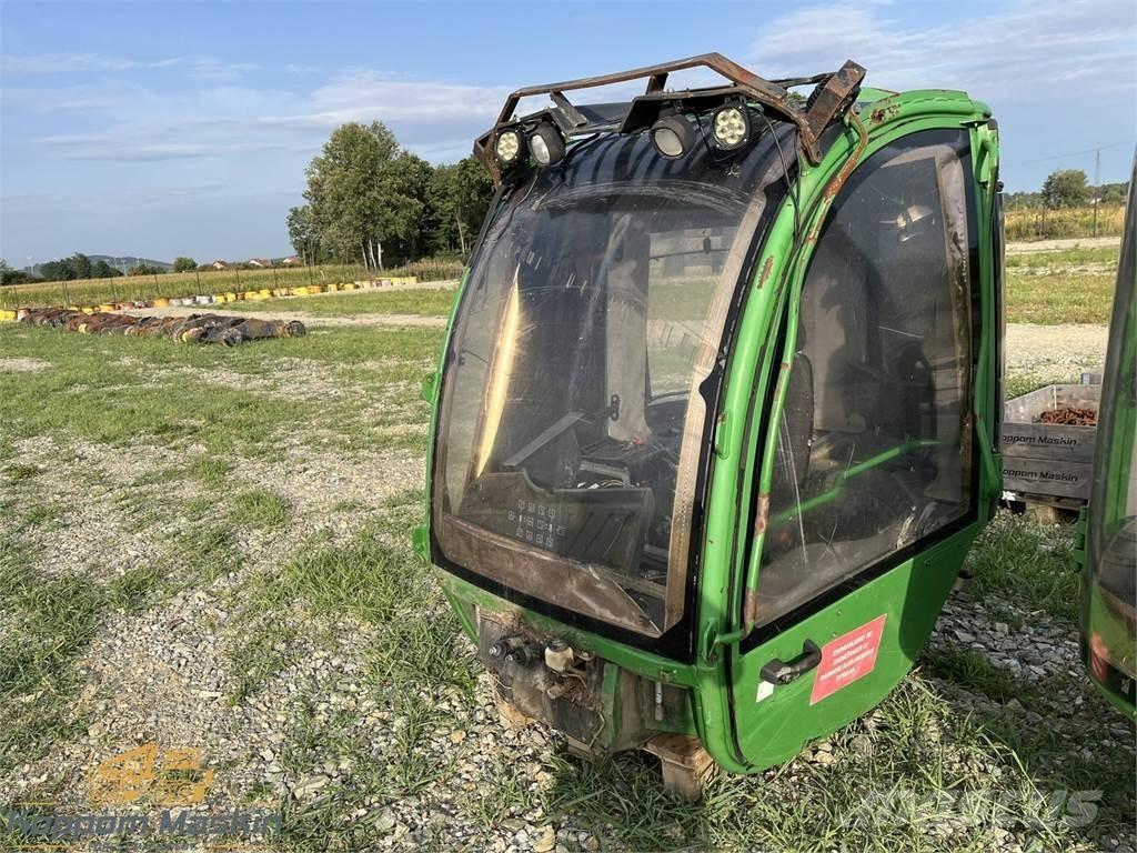 John Deere 1010E Cabine e interni