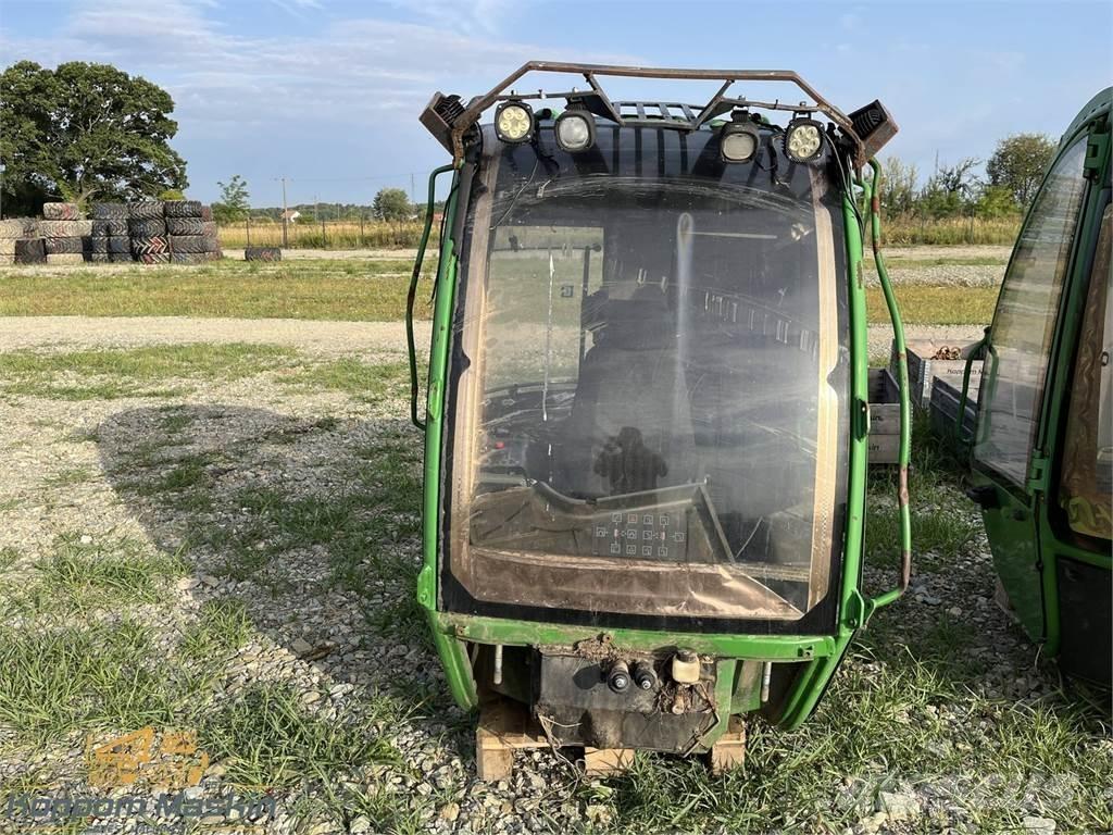 John Deere 1010E Cabine e interni