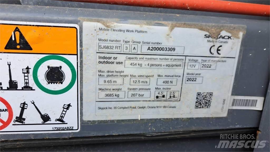 SkyJack 6832RT Piattaforme a pantografo