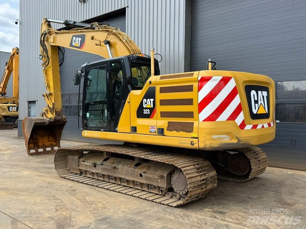 CAT 323 Escavatori cingolati