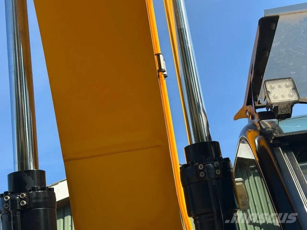 JCB JS220LC plus Escavatori cingolati
