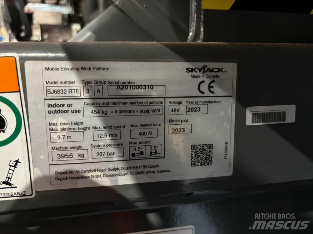 SkyJack SJ 6832 RTE Piattaforme a pantografo