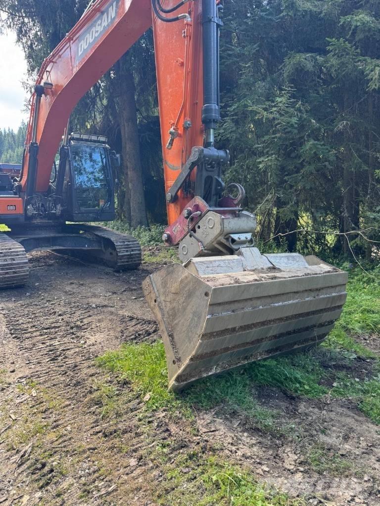Doosan DX 225 LC-7 Escavatori cingolati