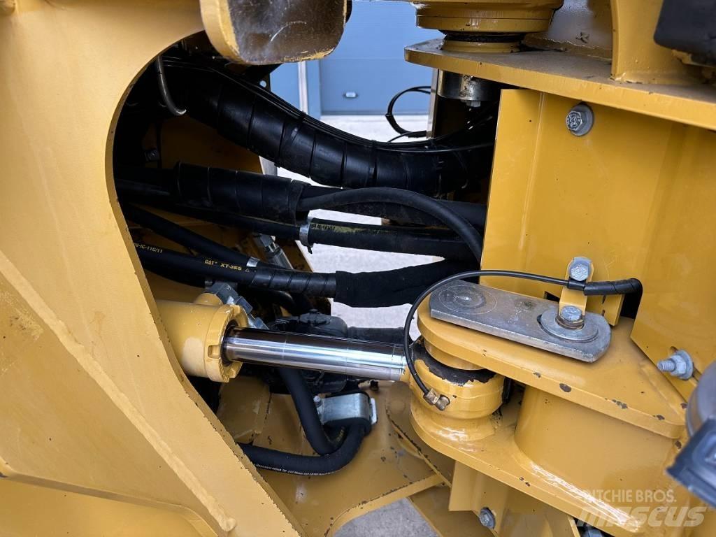 CAT 938 H Pale gommate