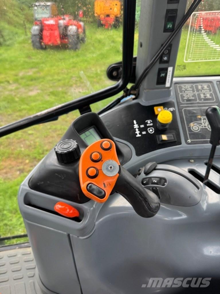 New Holland TM 175 Trattori