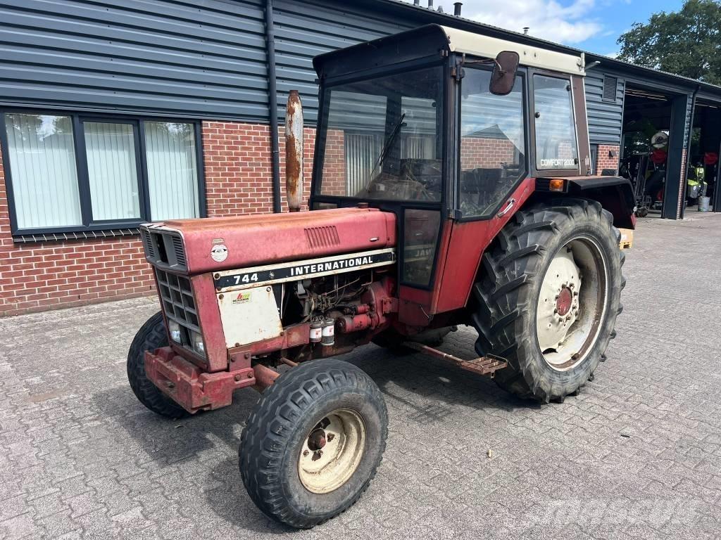 International 744 Trattori