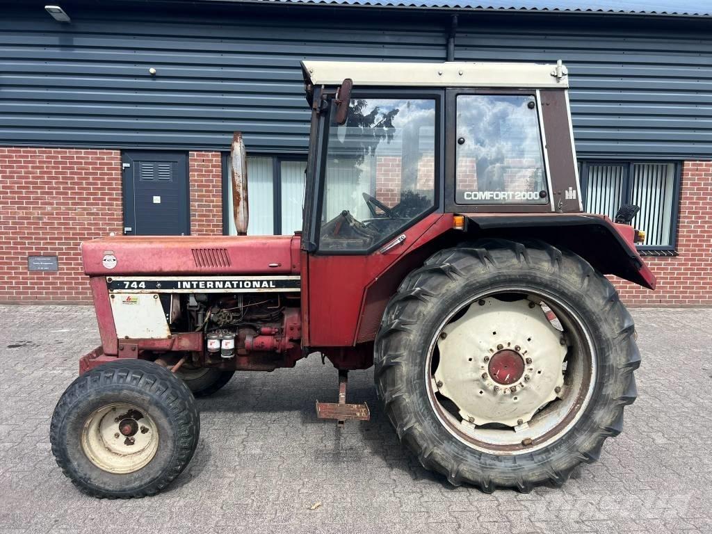 International 744 Trattori