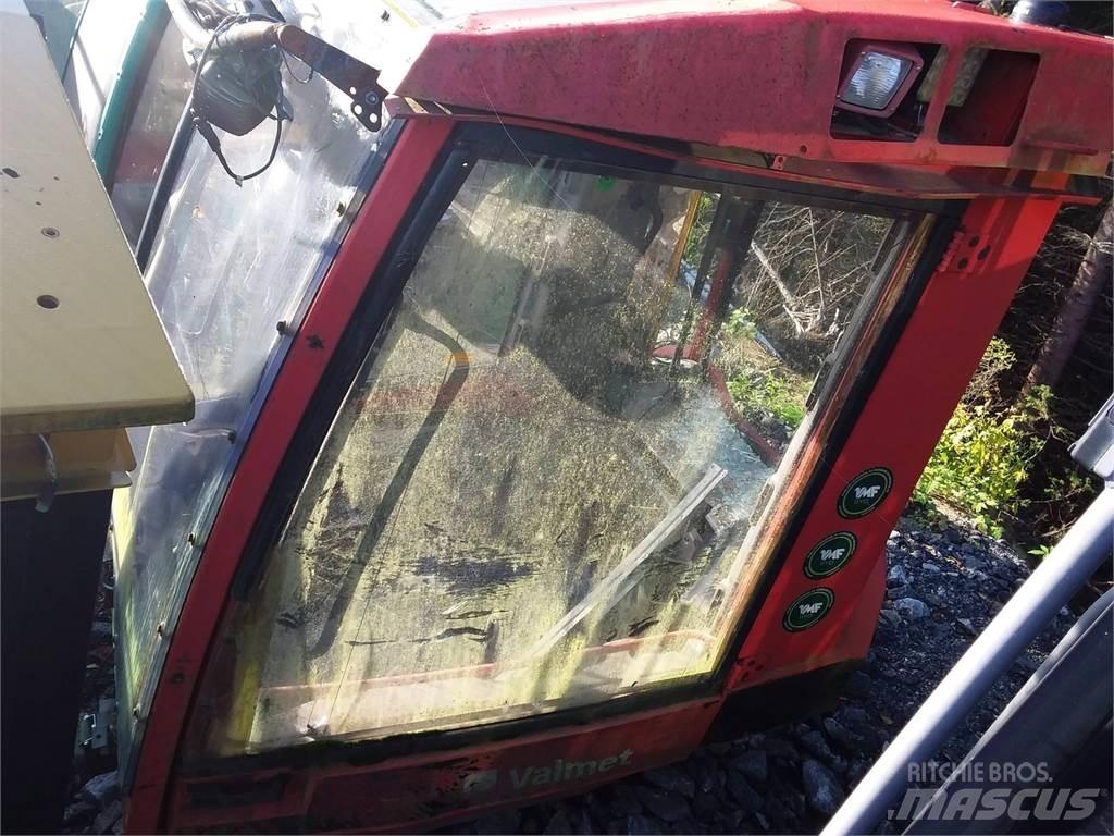 Valmet 941 Cabine e interni