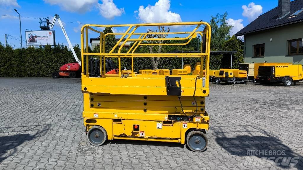 Haulotte Compact 10 Piattaforme a pantografo