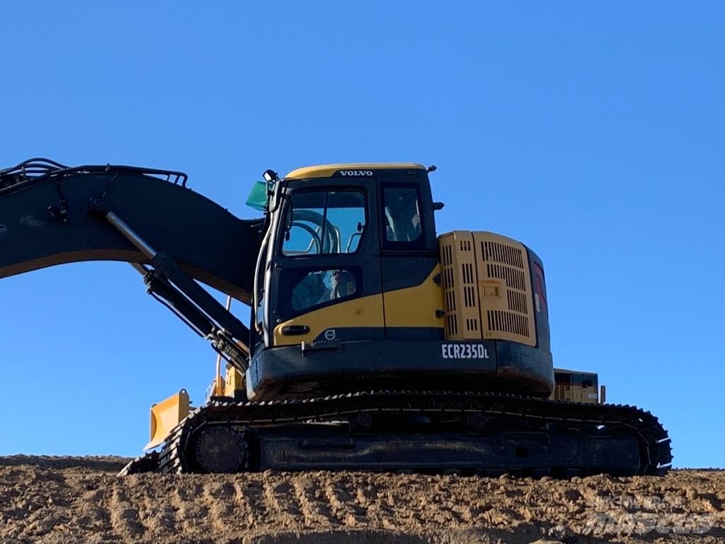 Komatsu 138 us -8 Escavatori cingolati
