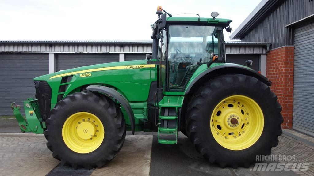 John Deere 8230 ILS Trattori
