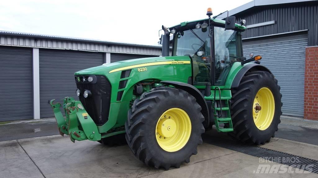 John Deere 8230 ILS Trattori