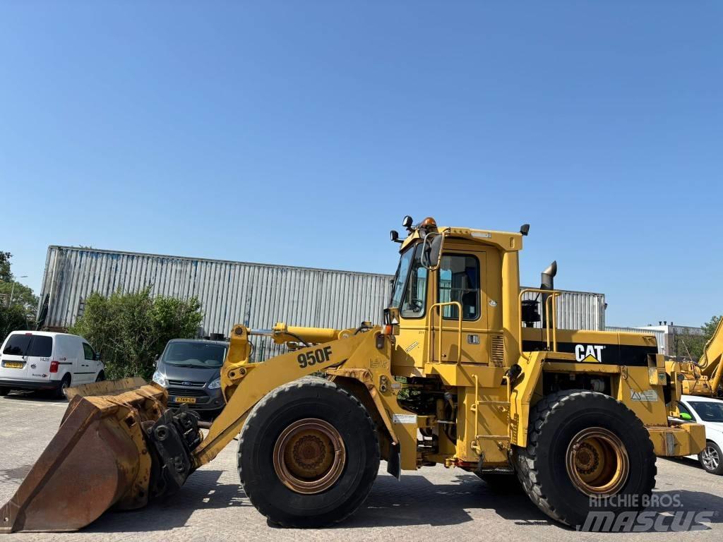 CAT 950 F Pale gommate