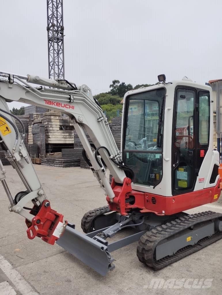 Takeuchi TB 225 Miniescavatori