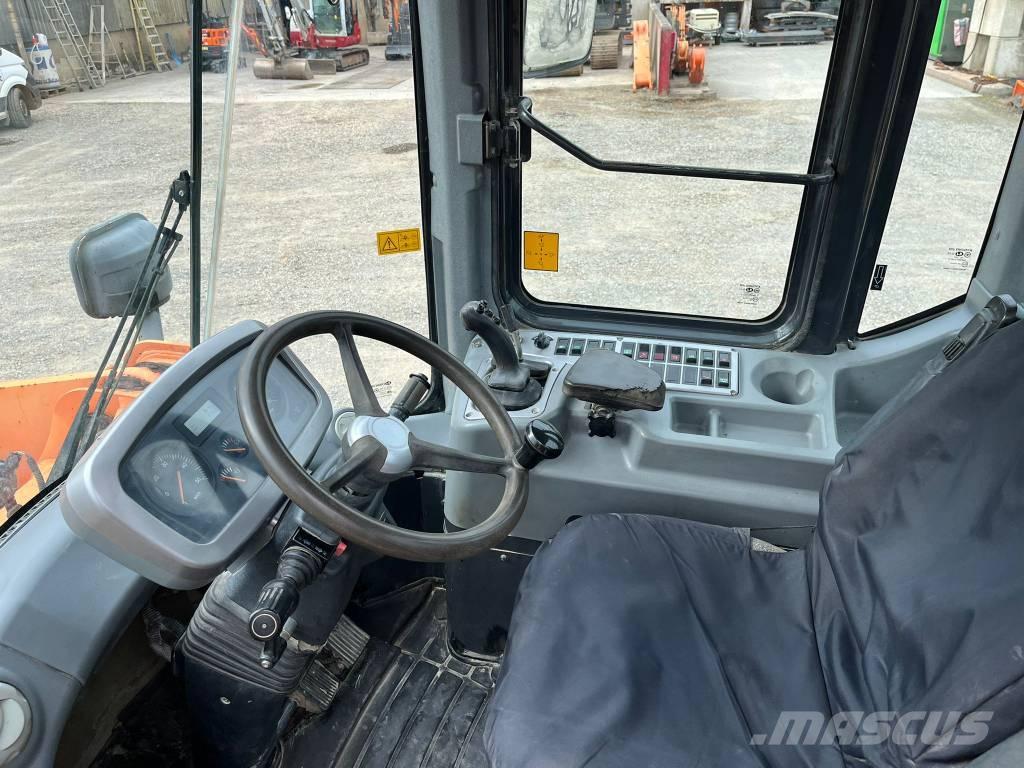 Doosan DL 200 Pale gommate