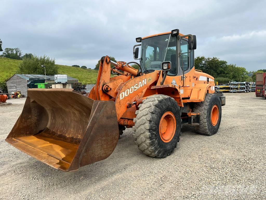 Doosan DL 200 Pale gommate