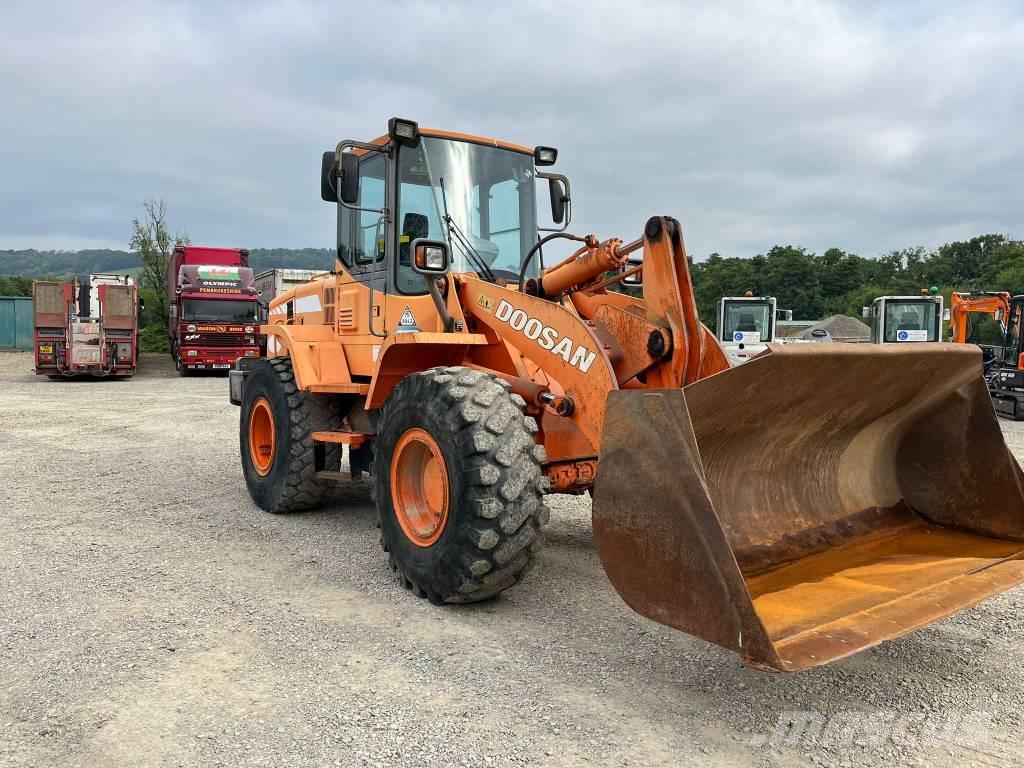 Doosan DL 200 Pale gommate