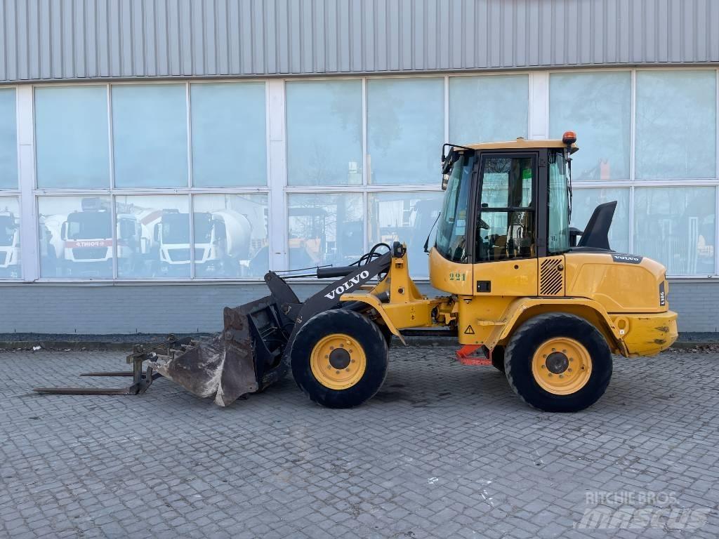 Volvo L 30 G  2017     CE Pale gommate