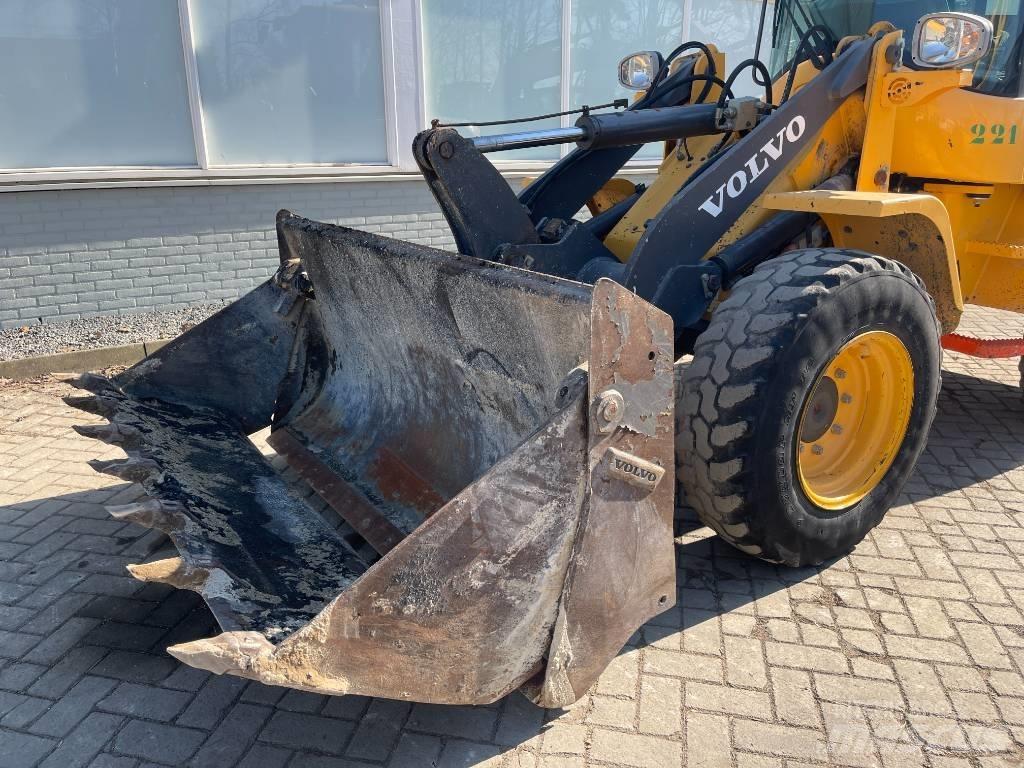 Volvo L 30 G  2017     CE Pale gommate