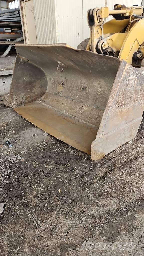 CAT 962 G Pale gommate