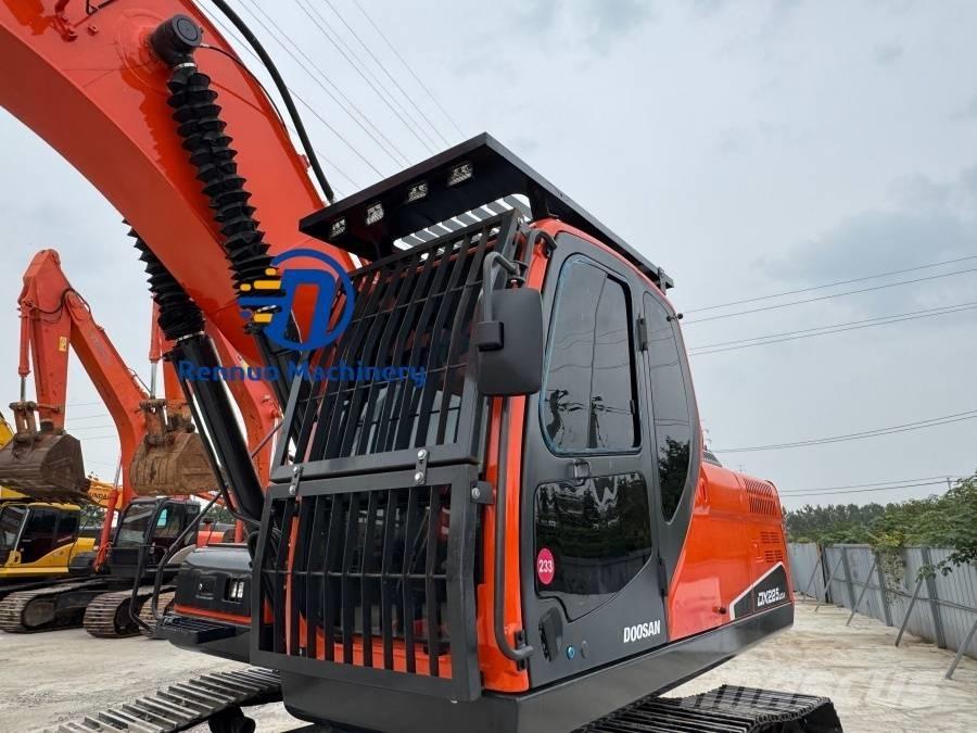 Doosan DX 225 LCA Escavatori cingolati