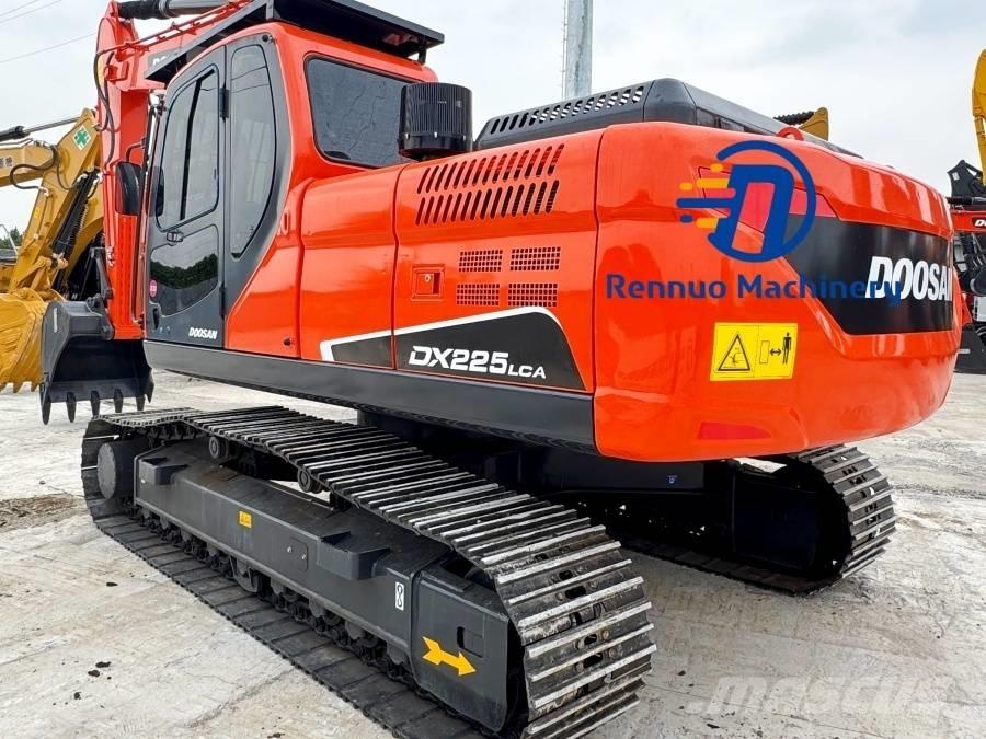 Doosan DX 225 LCA Escavatori cingolati
