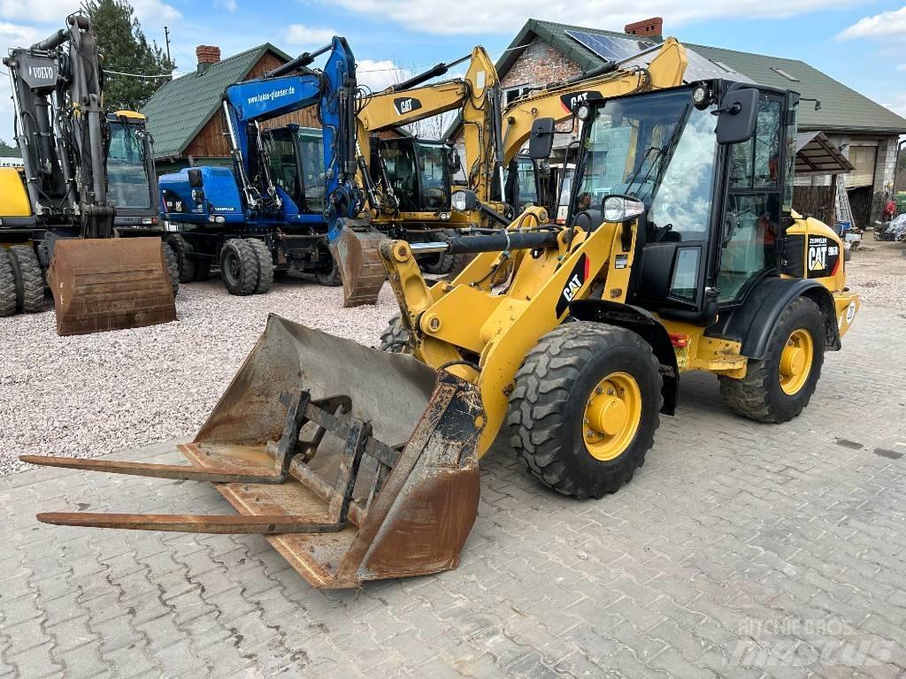 CAT 906 H 2 Pale gommate