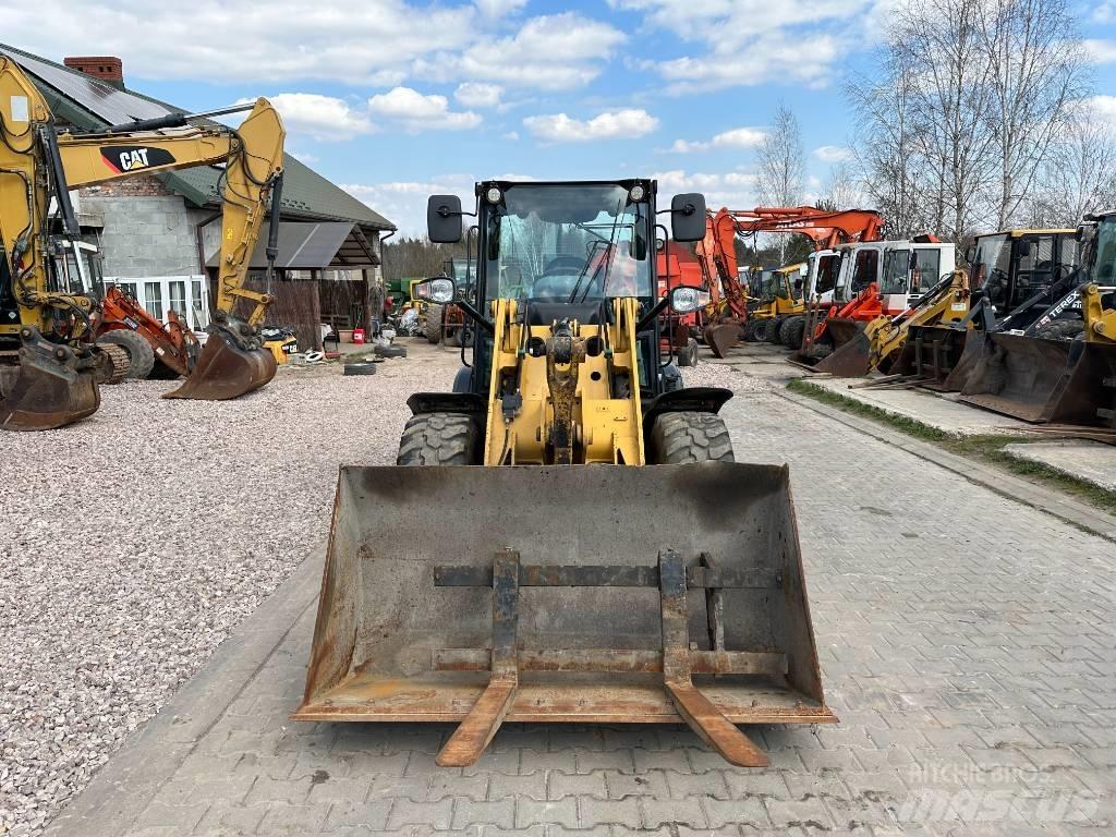CAT 906 H 2 Pale gommate