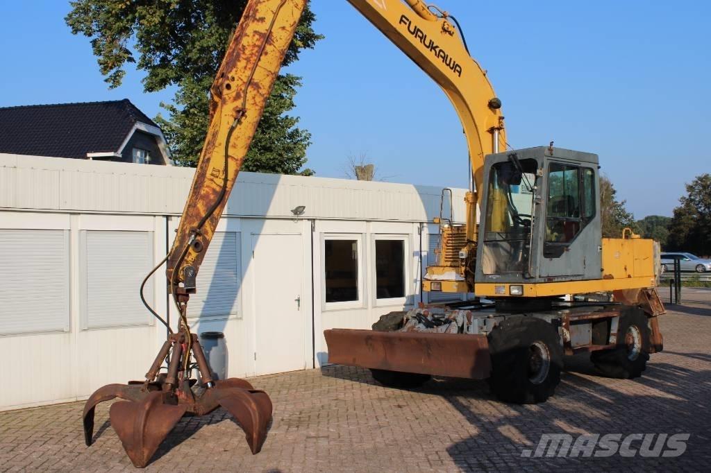 Furukawa W 630 E Escavatori gommati