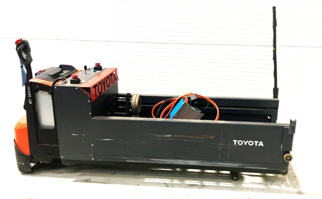 Toyota LWE200 + tugger Transpallet elettrici a timone